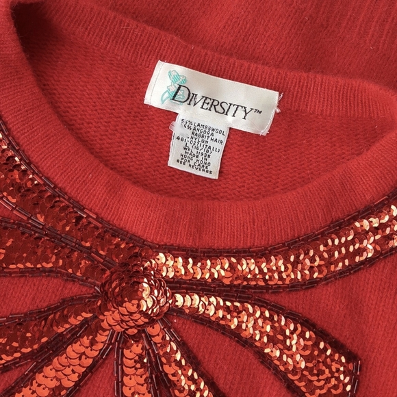 Diversity Christmas Sweater Red Bow Size L(16-18) - Picture 4 of 7